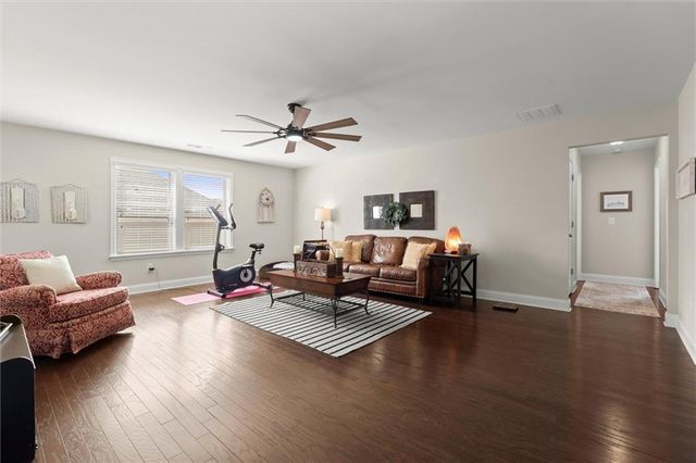 556 Lost Creek Drive, Woodstock, GA 30188