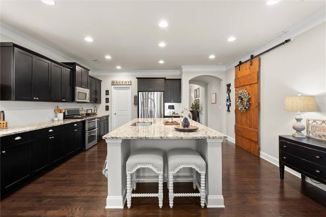 556 Lost Creek Drive, Woodstock, GA 30188