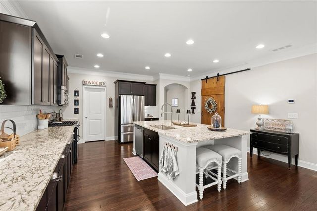 556 Lost Creek Drive, Woodstock, GA 30188