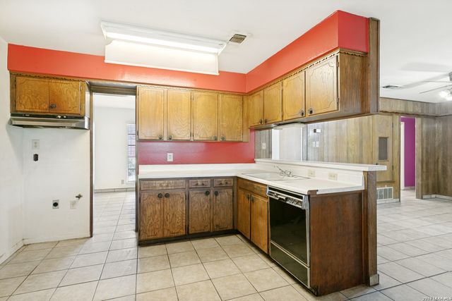 4838 DELLCREST DR, San Antonio, TX 78220