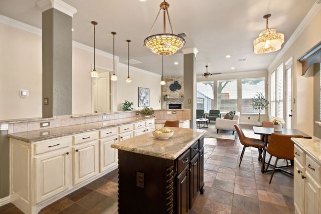 8013 Creek View Drive, North Richland Hills, TX 76180