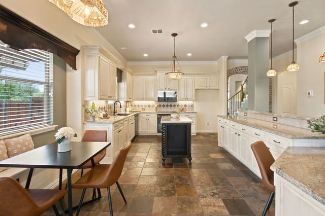 8013 Creek View Drive, North Richland Hills, TX 76180