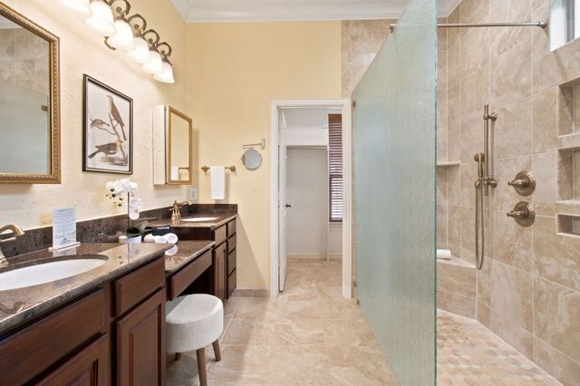 8013 Creek View Drive, North Richland Hills, TX 76180