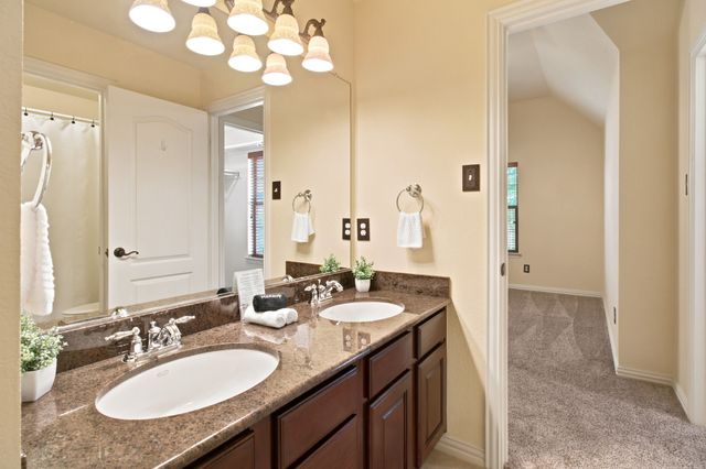 8013 Creek View Drive, North Richland Hills, TX 76180