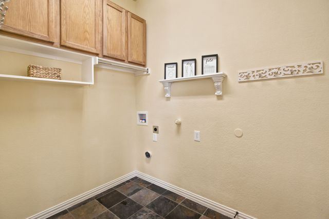8013 Creek View Drive, North Richland Hills, TX 76180