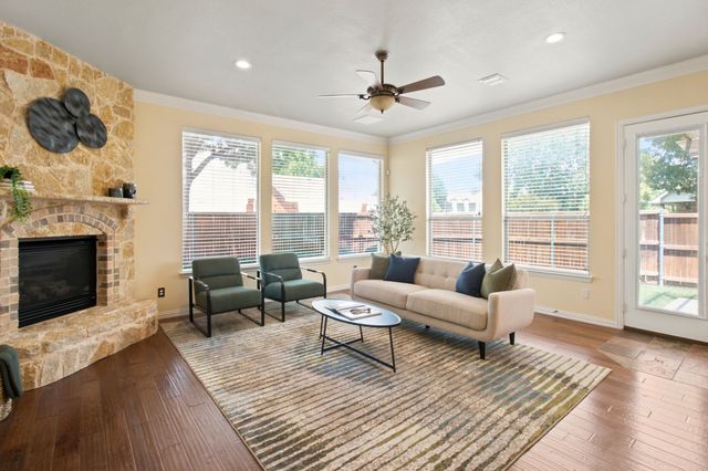 8013 Creek View Drive, North Richland Hills, TX 76180