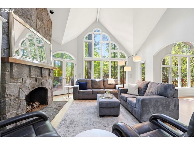 5112 Sw HEWETT Blvd, Portland, OR 97221