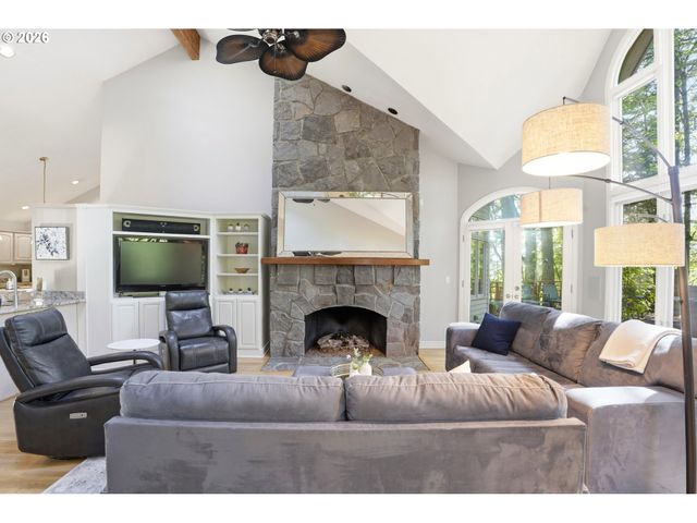 5112 Sw HEWETT Blvd, Portland, OR 97221