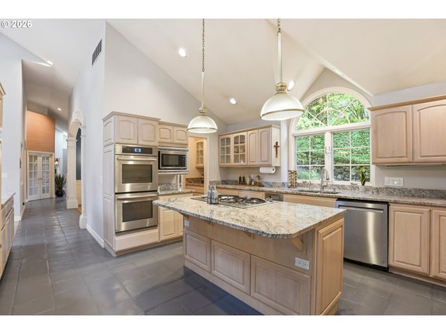 5112 Sw HEWETT Blvd, Portland, OR 97221