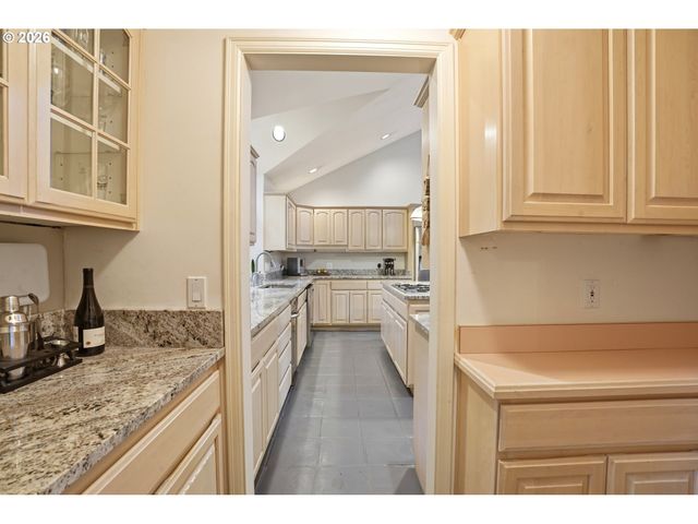 5112 Sw HEWETT Blvd, Portland, OR 97221