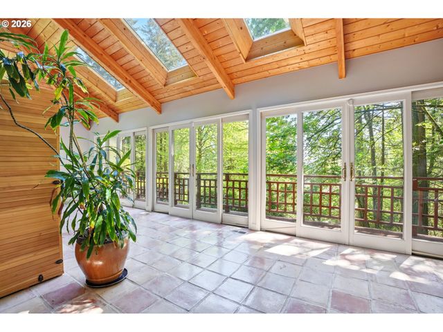 5112 Sw HEWETT Blvd, Portland, OR 97221