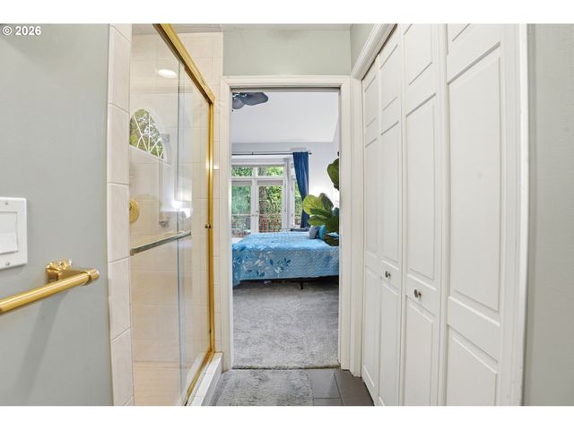 5112 Sw HEWETT Blvd, Portland, OR 97221