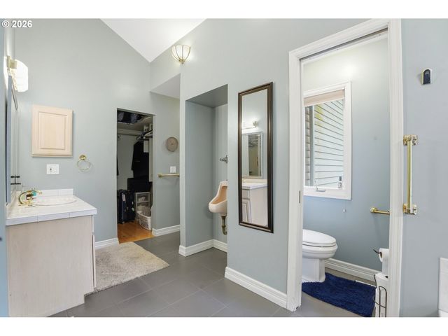 5112 Sw HEWETT Blvd, Portland, OR 97221