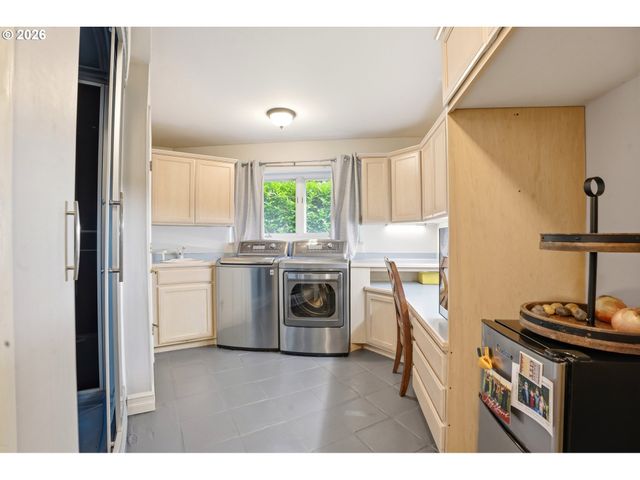 5112 Sw HEWETT Blvd, Portland, OR 97221