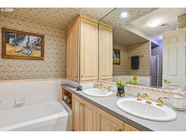 5112 Sw HEWETT Blvd, Portland, OR 97221