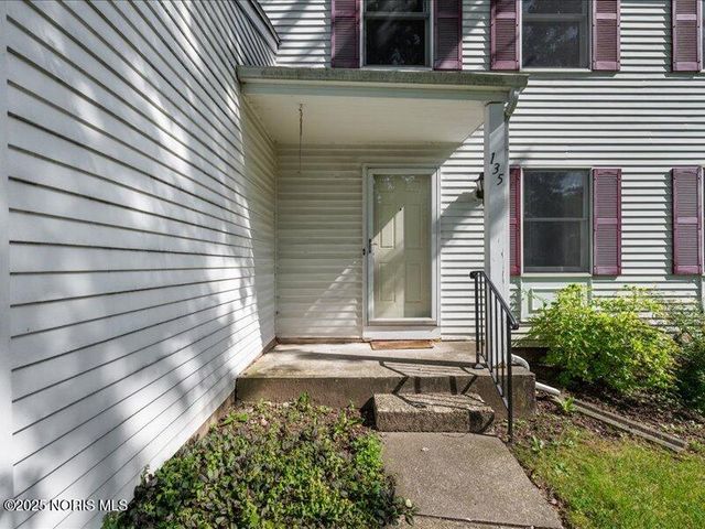 135 Birchcrest Drive, Perrysburg, OH 43551