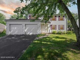 135 Birchcrest Drive, Perrysburg, OH 43551