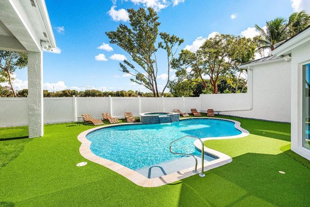 16048 Bristol Isle Way, Delray Beach, FL 33446