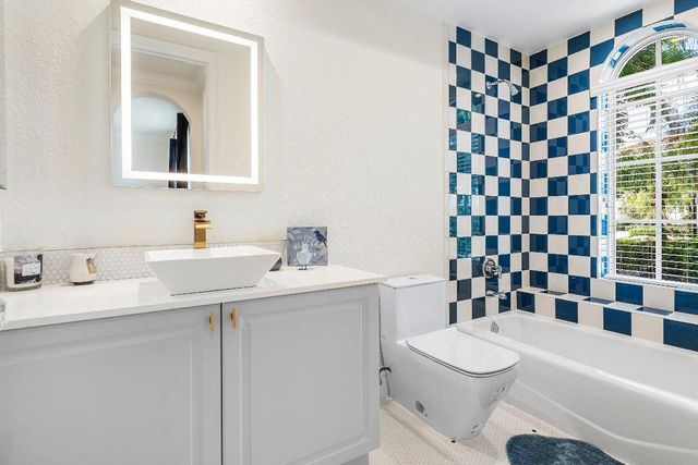 16048 Bristol Isle Way, Delray Beach, FL 33446