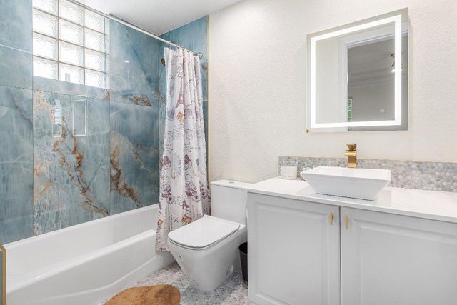 16048 Bristol Isle Way, Delray Beach, FL 33446