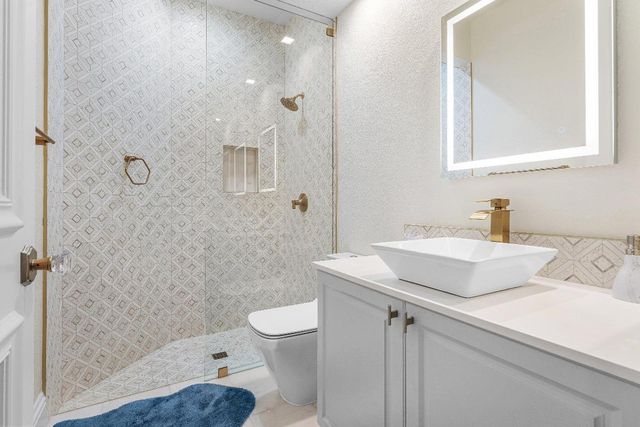 16048 Bristol Isle Way, Delray Beach, FL 33446