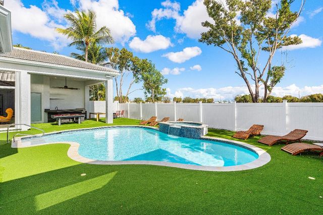 16048 Bristol Isle Way, Delray Beach, FL 33446