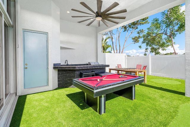 16048 Bristol Isle Way, Delray Beach, FL 33446