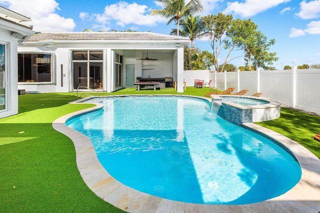 16048 Bristol Isle Way, Delray Beach, FL 33446