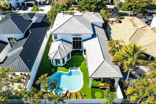 16048 Bristol Isle Way, Delray Beach, FL 33446