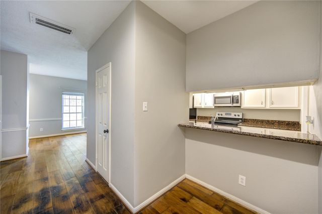 940 Wycliffe Drive 6, Houston, TX 77079