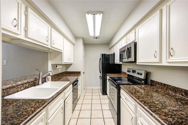 940 Wycliffe Drive 6, Houston, TX 77079