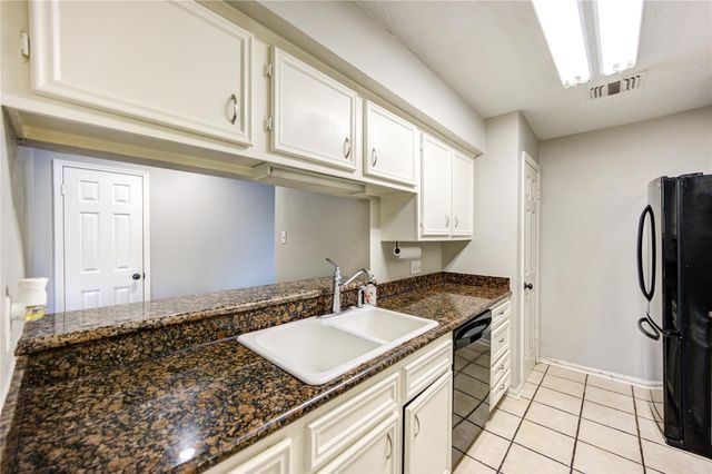 940 Wycliffe Drive 6, Houston, TX 77079