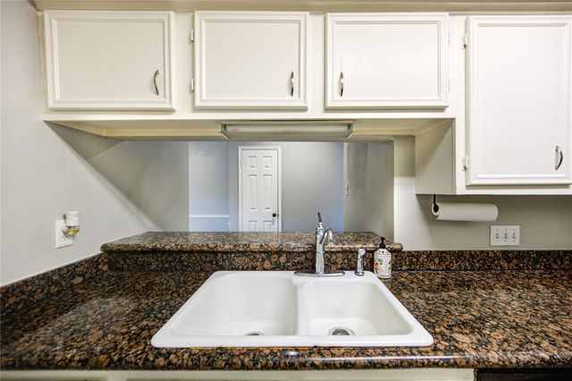 940 Wycliffe Drive 6, Houston, TX 77079