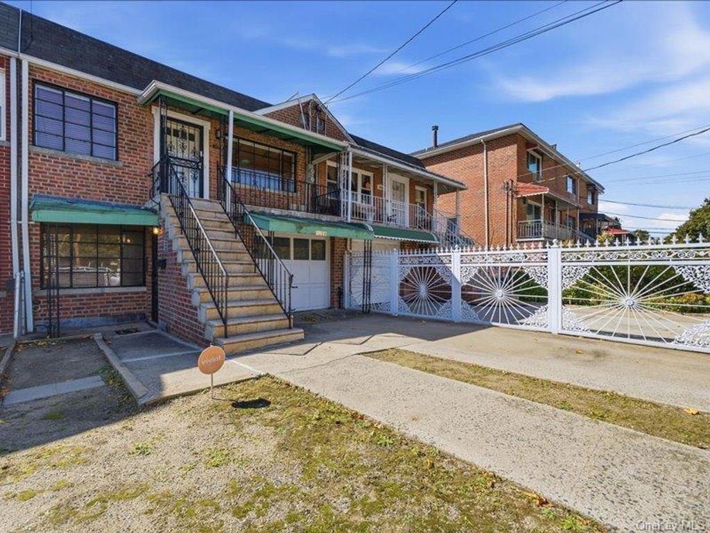 1058 E 211th Street, Bronx, NY 10469 — photo 2