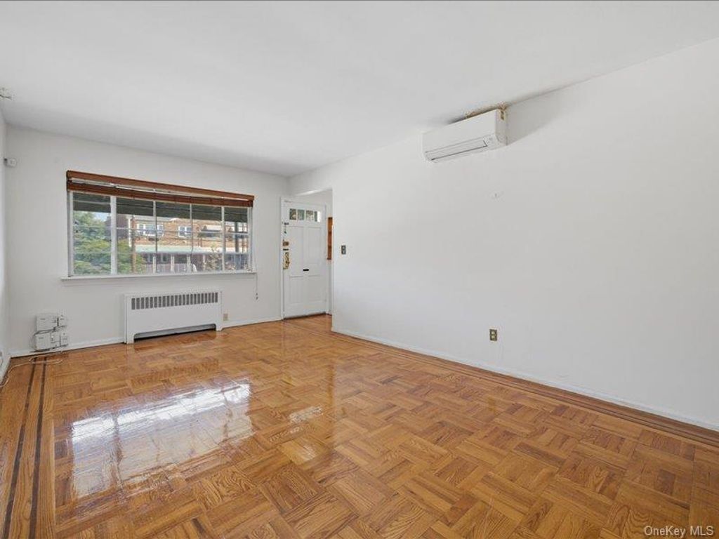 1058 E 211th Street, Bronx, NY 10469 — photo 4