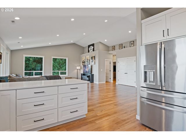 250 RED ROCK Dr, Castle Rock, WA 98611
