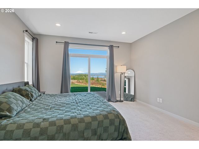250 RED ROCK Dr, Castle Rock, WA 98611