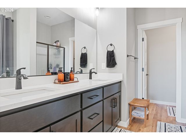 250 RED ROCK Dr, Castle Rock, WA 98611