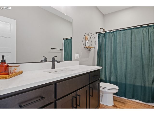 250 RED ROCK Dr, Castle Rock, WA 98611