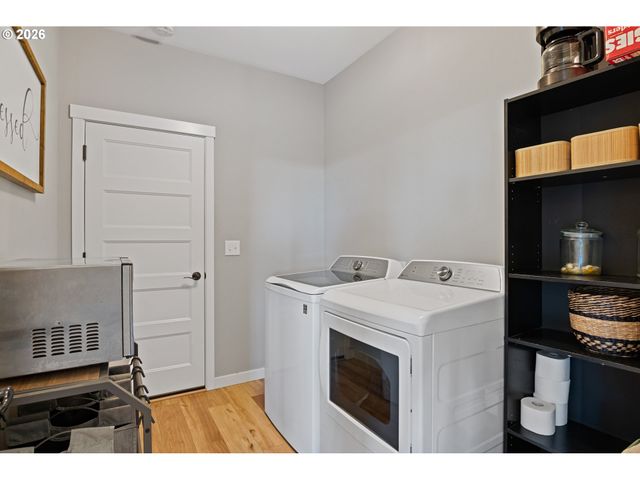 250 RED ROCK Dr, Castle Rock, WA 98611