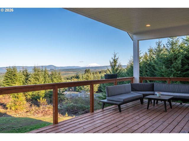 250 RED ROCK Dr, Castle Rock, WA 98611