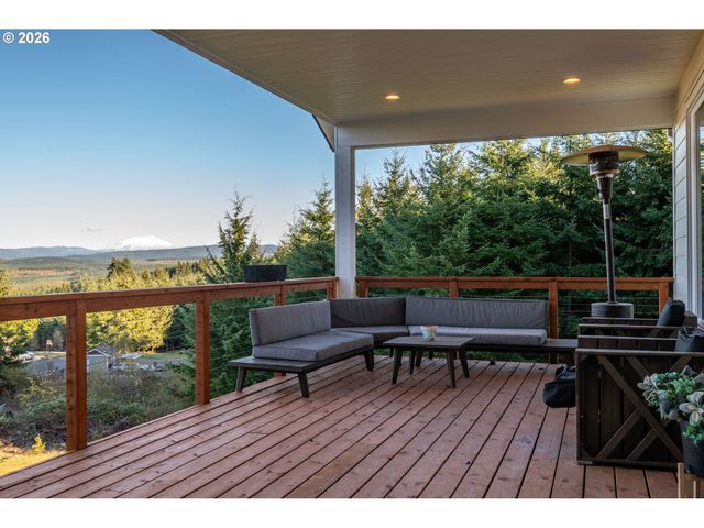 250 RED ROCK Dr, Castle Rock, WA 98611