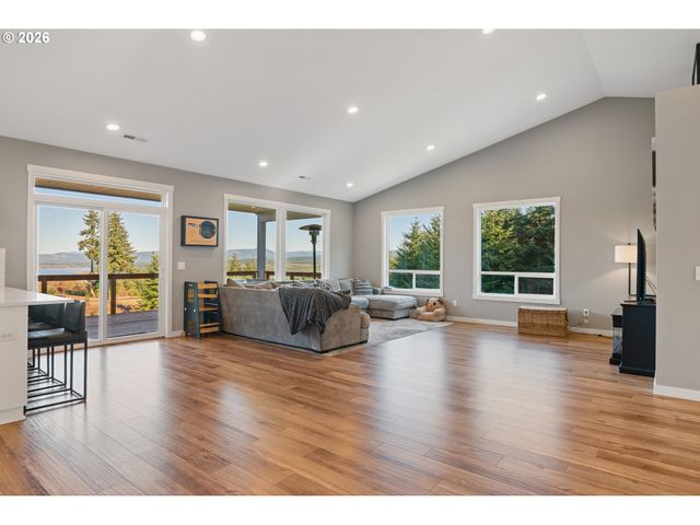 250 RED ROCK Dr, Castle Rock, WA 98611