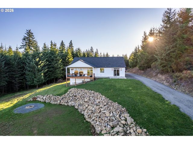 250 RED ROCK Dr, Castle Rock, WA 98611