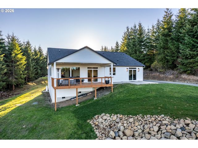 250 RED ROCK Dr, Castle Rock, WA 98611