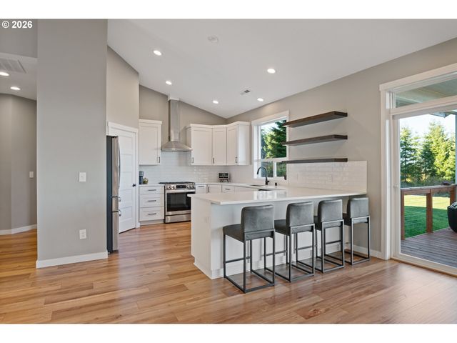 250 RED ROCK Dr, Castle Rock, WA 98611