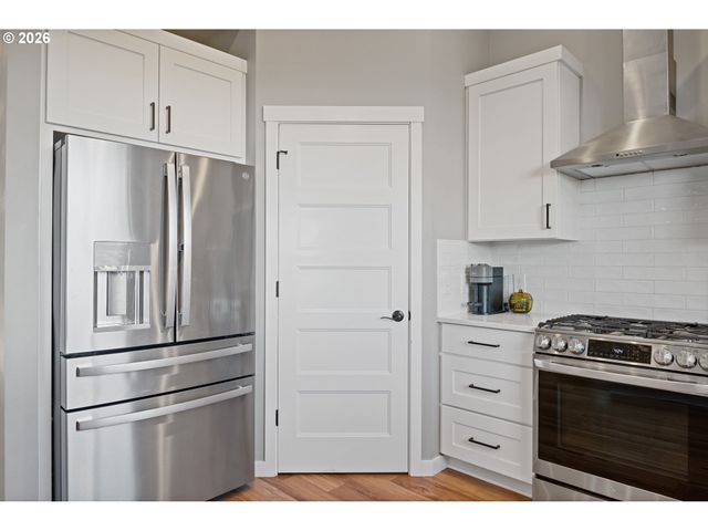 250 RED ROCK Dr, Castle Rock, WA 98611