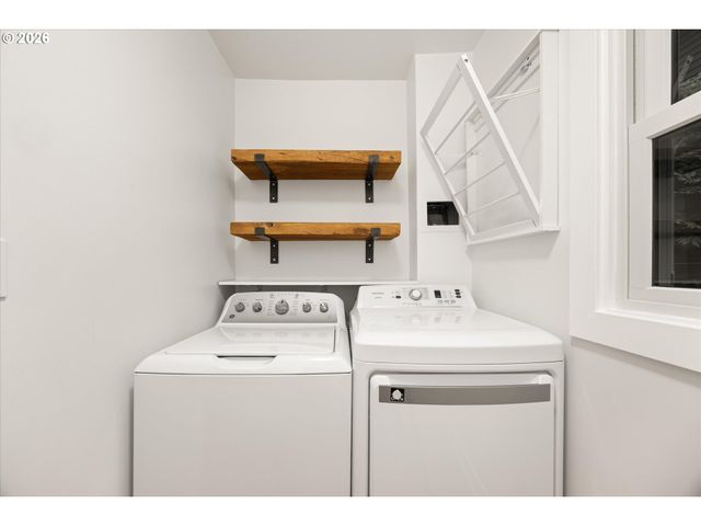 1023 LUND St, Lake Oswego, OR 97034