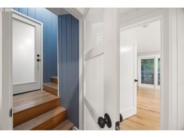 1023 LUND St, Lake Oswego, OR 97034