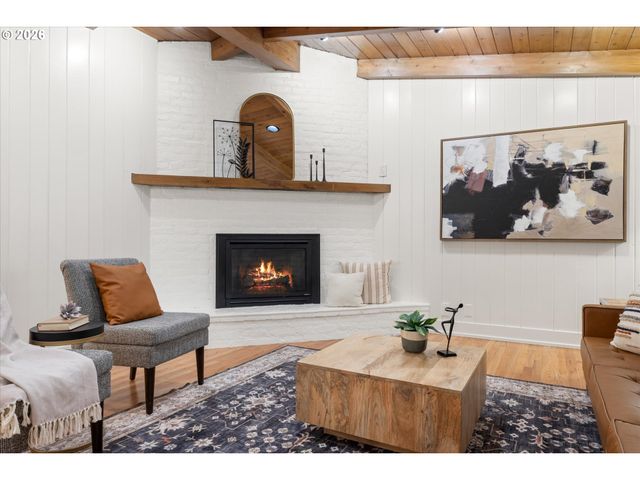 1023 LUND St, Lake Oswego, OR 97034